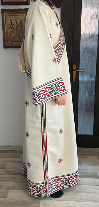 Vesmant brodat bisericesc de Diacon cu motive brancovenesti