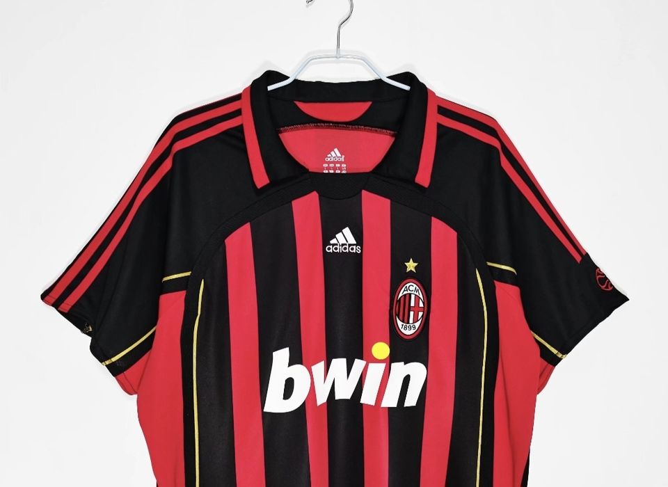 Tricou retro fotbal AC Milan 2006/2007 (MĂRIMEA M) – Bwin, Nou