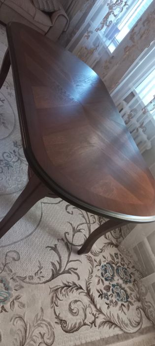 Стол гостинный