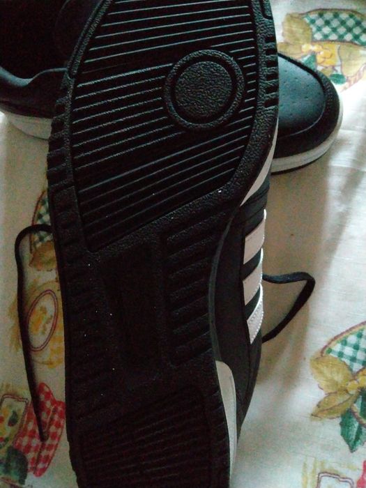 Продам кроссовки адидас