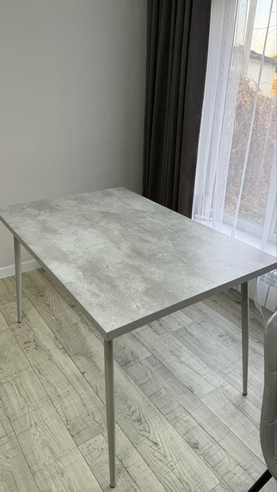 Продам стол размер 120/80