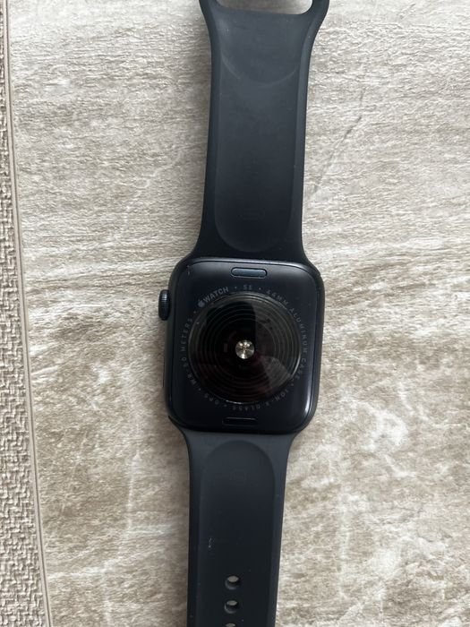 Продам Apple watch se2