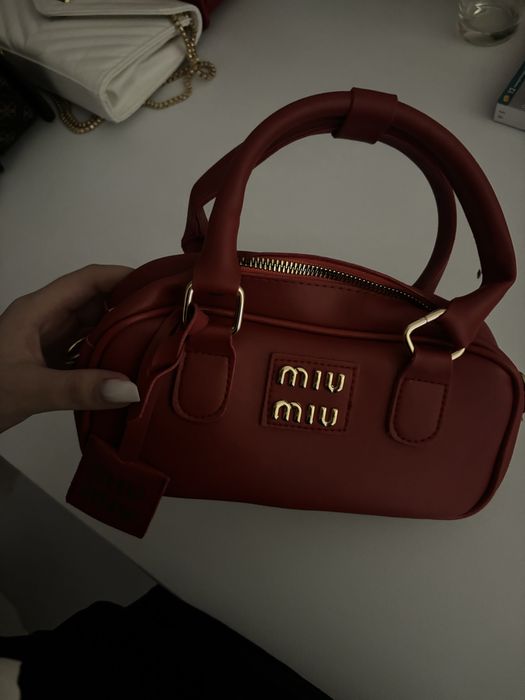 geanta miu miu rosie