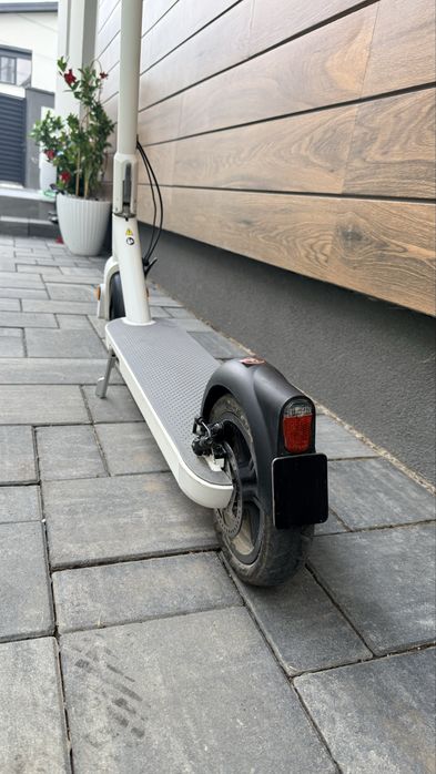 Trotineta electrica OKAI NEON Lite ES10 – stare foarte buna -850 lei negociabil