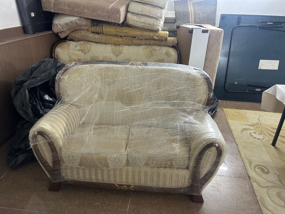 Продам диван в отличном состояний