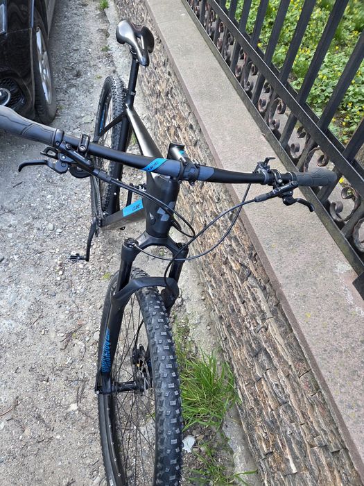 Bicicleta carbon Cube Reaction 29"