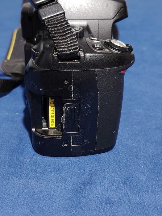 NIKON D40X aparat foto doar corpul, nu cunosc starea nu am baterie