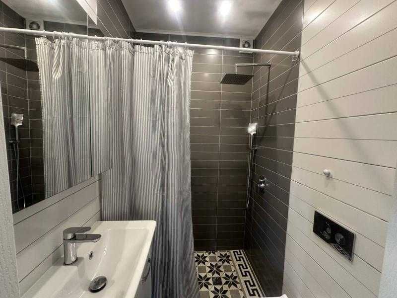 Дава се под наем Двустаен апартамент в Бургас, Център - 45 кв.м за 561 € - Снимка #3