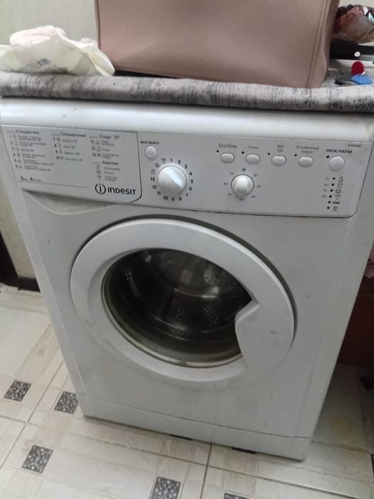 Продам стиральную машину Indesit