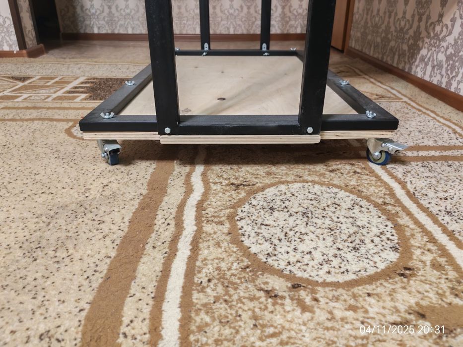 Напольная вешалка