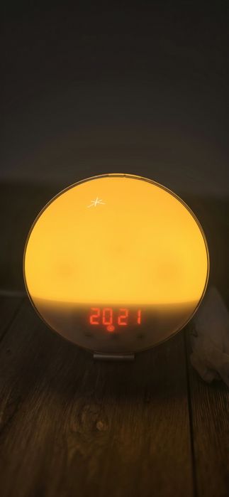 Lampa de veghe cu radio si alarma