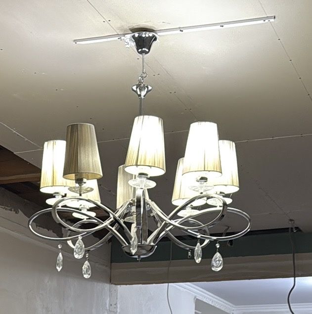 Люстра в отличном состоянием