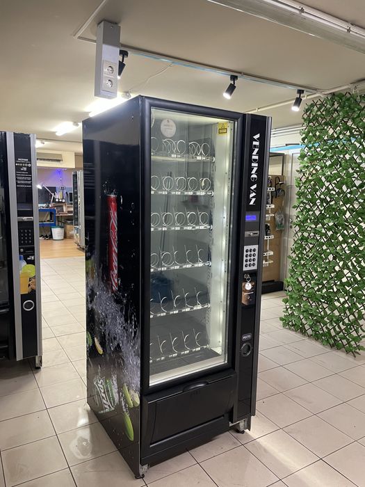 Хладилна машина/ Снаки Макс / Храни и напитки/ Вендинг автомат/