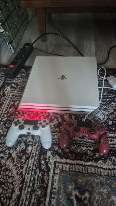 Playstation 4 pro 2 kontroller