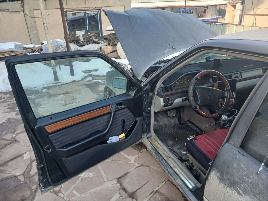 Мерседес 124 102 двиготел 2,3 обем