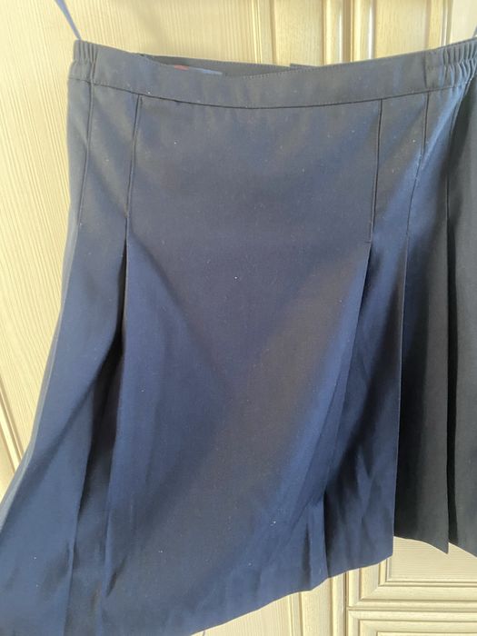 Продаю школьную юбку с жилеткой