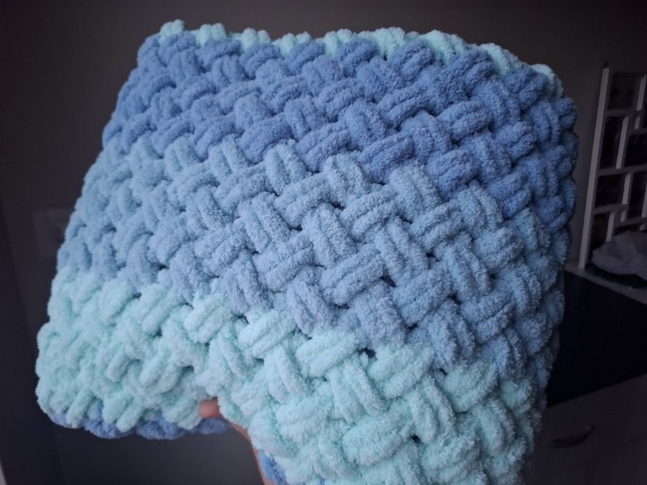 Ръчно плетено бебешко одеяло