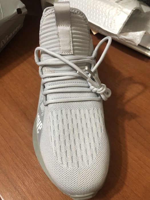 Кроссовки летнии