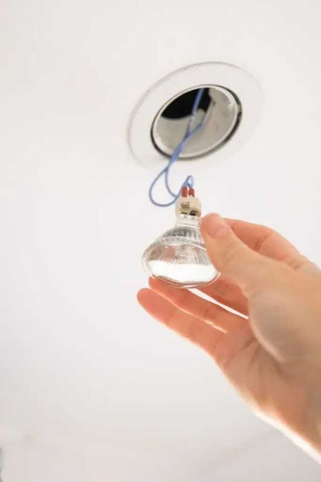 Electrician instalatii electrice si interventii
