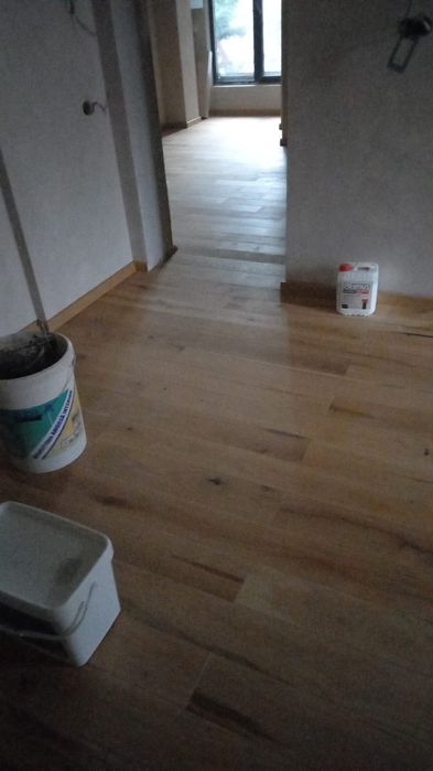 Montaj parchet laminat și stratificat