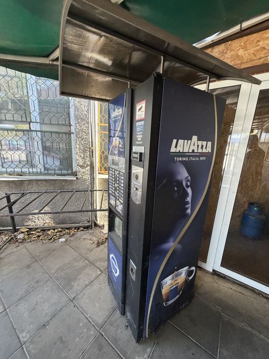 Работеща кафе машина lavazza готова за работа