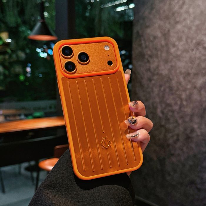 RIMOWA Aluminium Case за iPhone 18 Pro, 17 Pro, 17 Pro Max