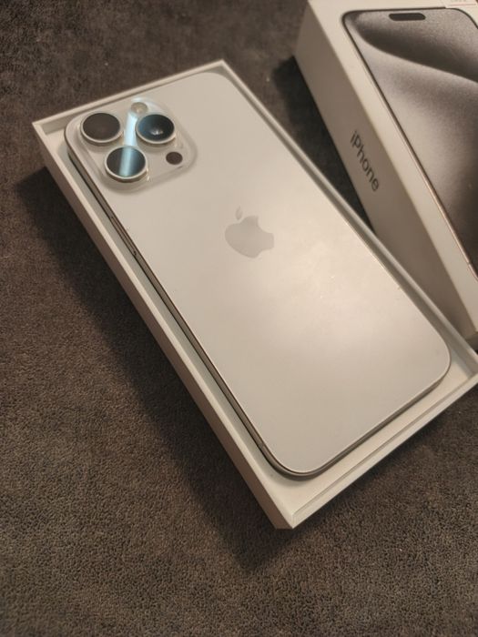 IPhone 15 Pro max 256 white, 88%