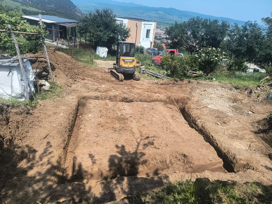 Execut lucrări cu mini-excavator 2.5tone