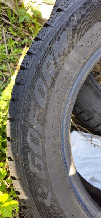 Продам шины зимние 235/60/18