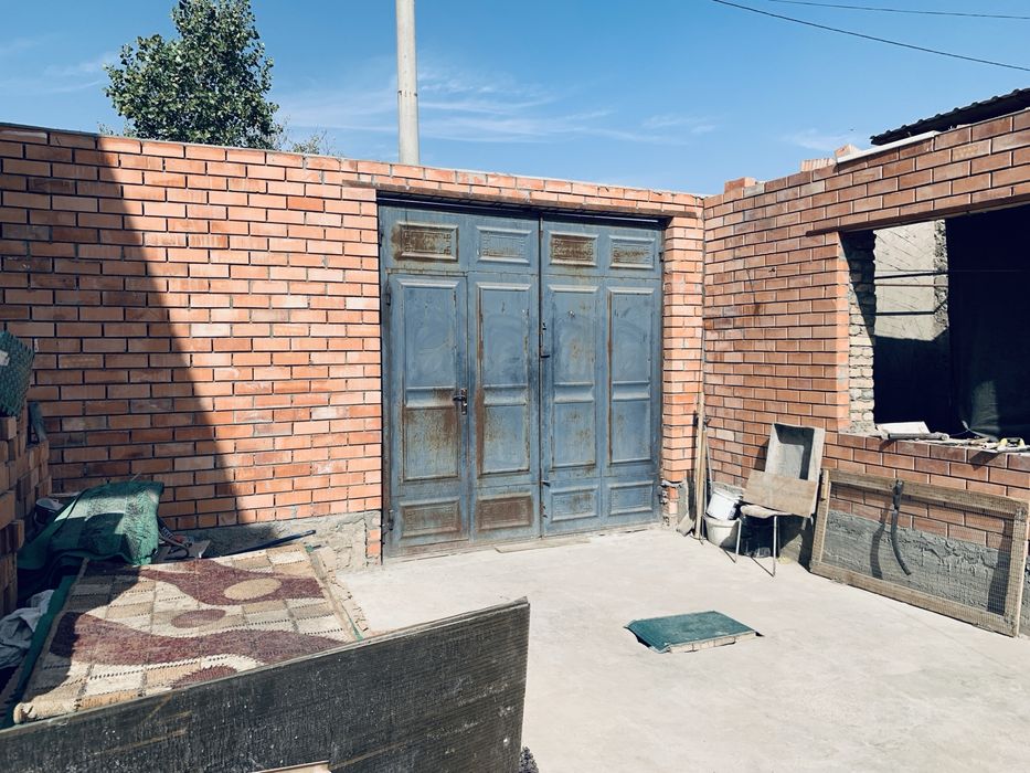 Продаю свой торцевой участок 3,5 сотки на стадии (строительство 40%)