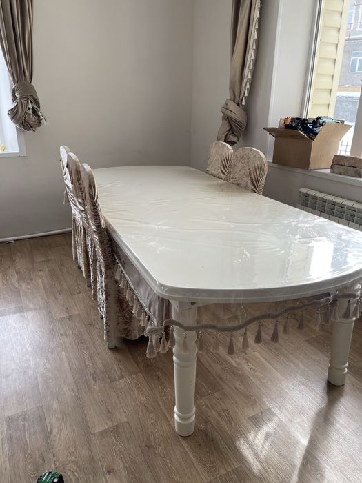 стол и 8 стульев