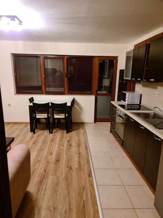 Дава се под наем Двустаен апартамент в Добрич, Център - 65 кв.м за 306 € - Снимка #3