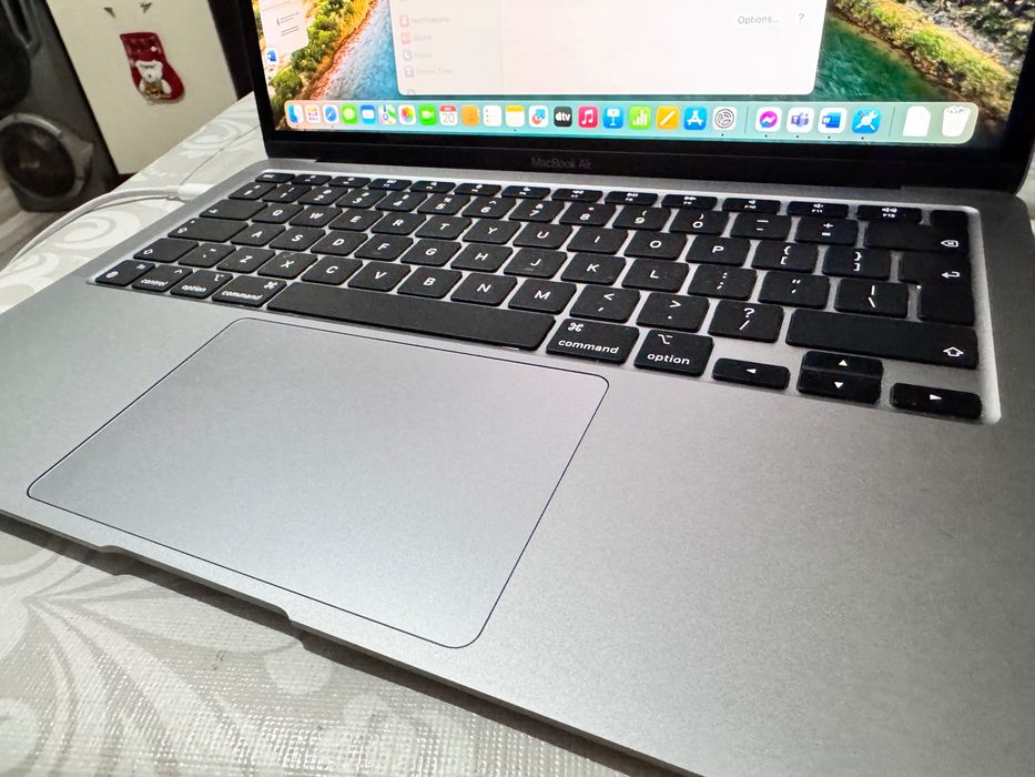 Продава се лаптоп Apple MagBook air 13.3" 256 Space Gray,Apple M1