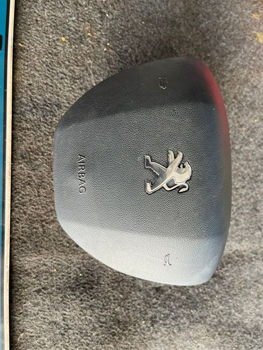 Бег еърбег аирбег Peugeot 2008