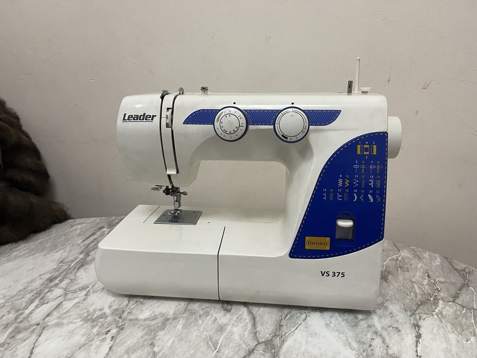 Швейная машина Leader