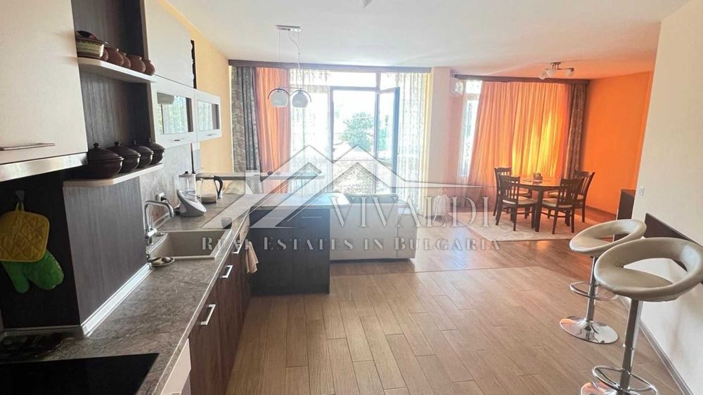 Дава се под наем Тристаен апартамент в к.к. Св.Св. Константин и Елена - 110 кв.м за 800 € - Снимка #2