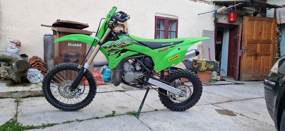 Vând motocicleta copii kawasaki kx85 suzuki ktm yamaha gasgas husqvarna beta cross enduro kx 85 ofrroad  impecabilă nu necesită investiții  roți 17 14
