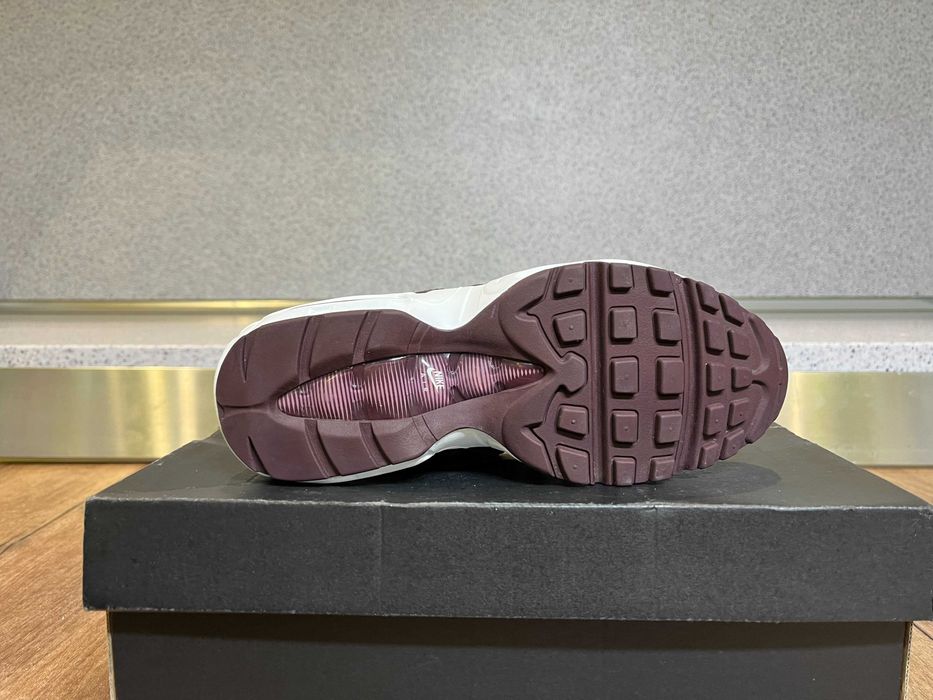 ОРИГИНАЛНИ *** Nike Air Max 95 SE "Burgundy Crush"