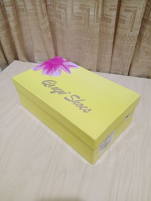 Новые босоножки кожаные.