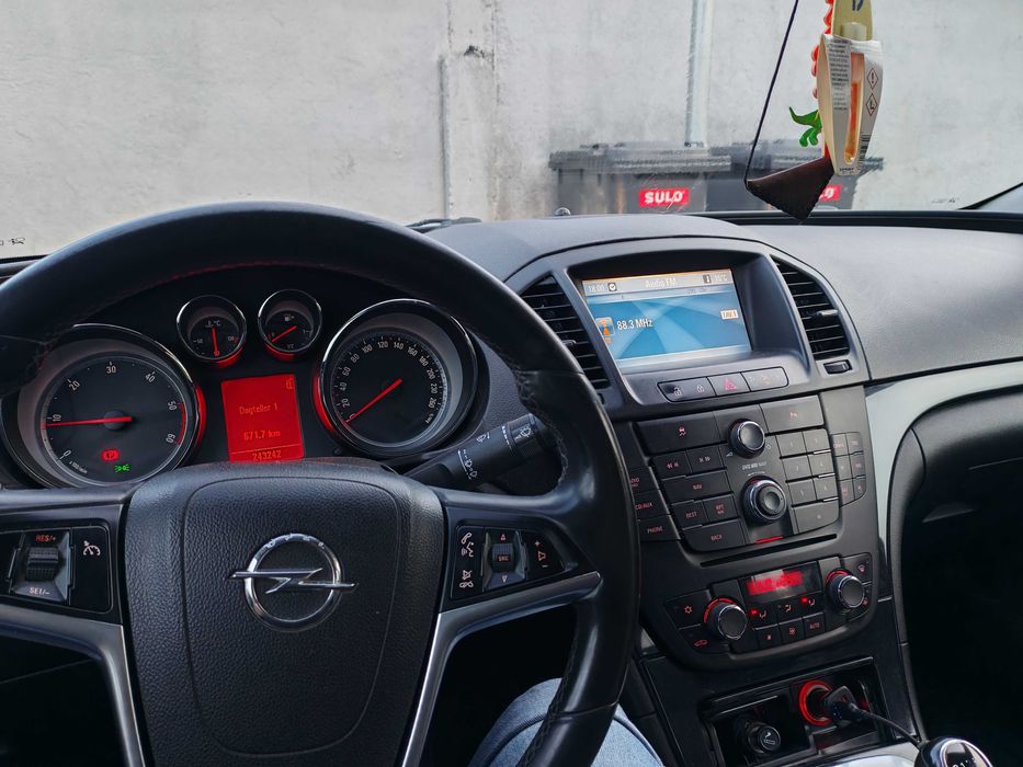 Vând Opel Insignia