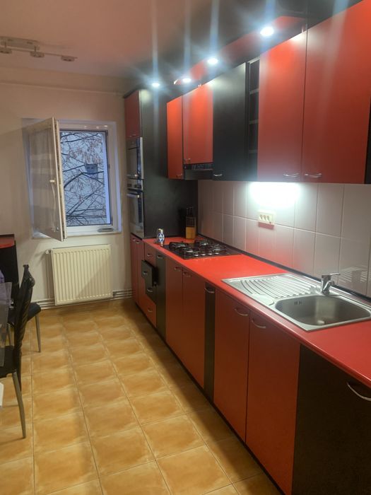 Inchiriez apartament 4 camere