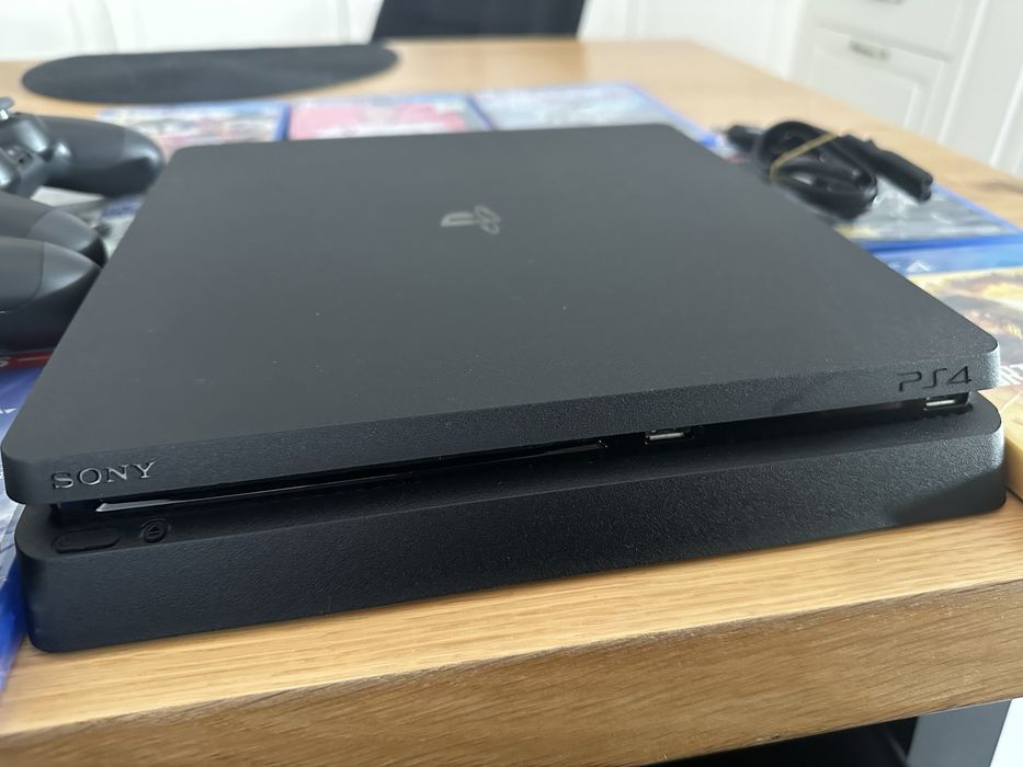 Consolă PlayStation 4 Slim 1TB