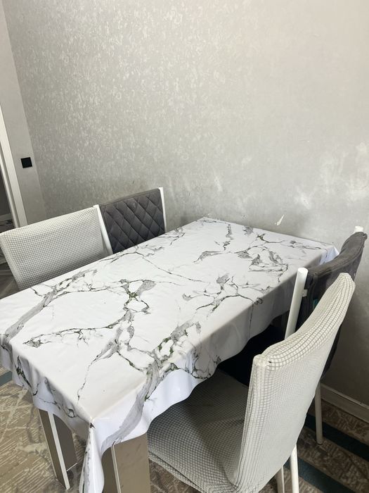 Стол и стулья срочно. Стол және стулья