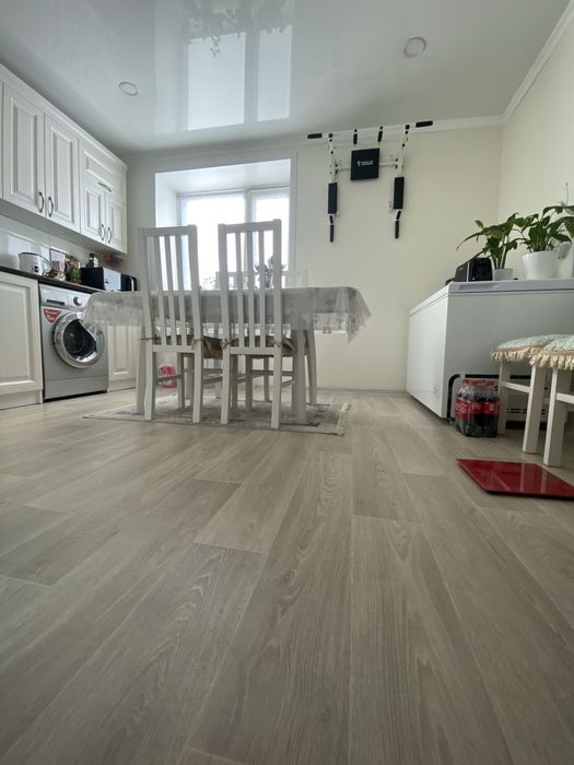 Стол со стульями