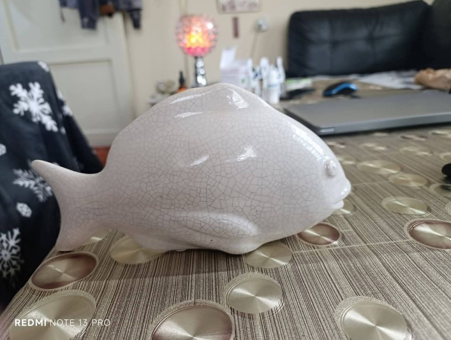 Стара статуетка на риба