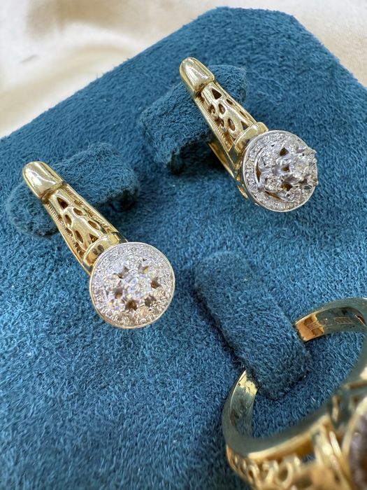 Золотой комплект с бриллиантами