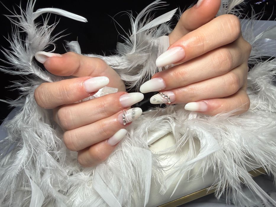 Unghii cu gel ,construcție sau ojă semipermanenta