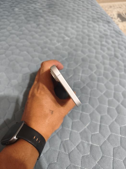 Продам Iphone 17