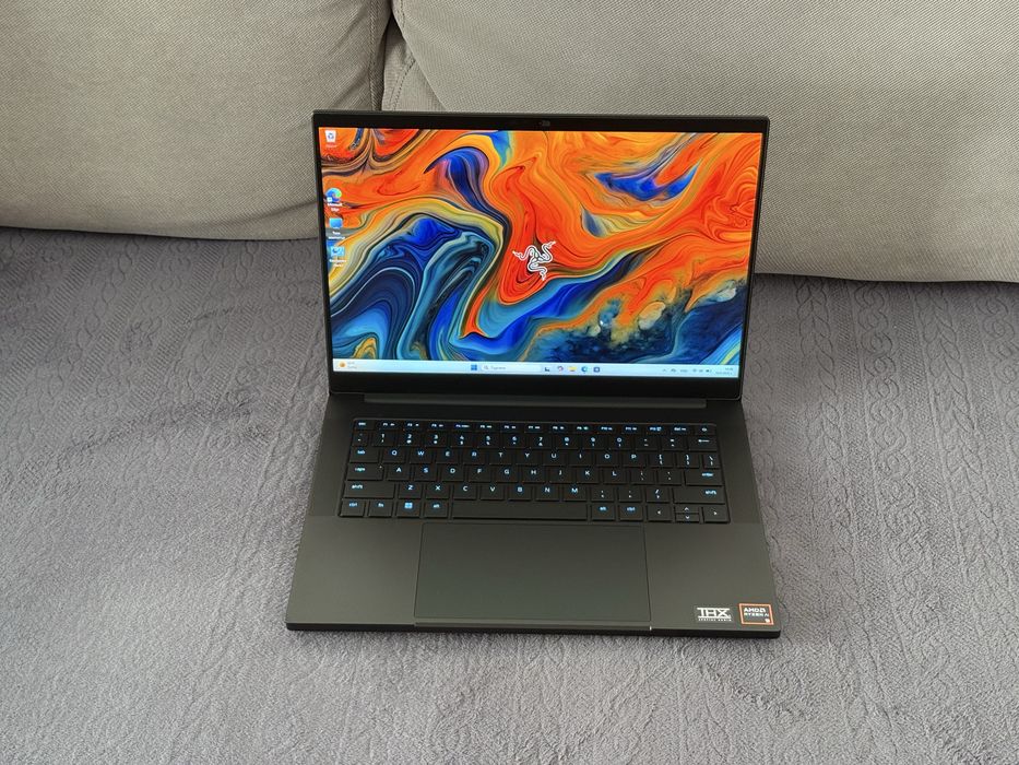 Геймърски Лаптоп 14’ QHD 240 Hz RTX 4070 8GB Ryzen 9-8945HS Razer Blade 14 32GB DDR5 1TB SSD