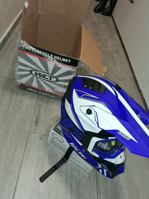 Каска чисто нова